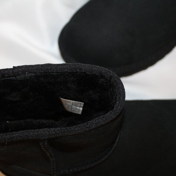 NIB UGG WOMEN'S SUEDE SHEARLING LINED BOOT BLACK - Picture 4 of 6
